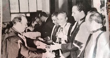 في الذكرى 108 على ميلاد الزعيم جمال عبدالناصر.. كيف صنع علاقة خاصة مع الصعيد وأهله؟.. وقصة إنسانية تكشف الوجه الآخر فى لـ أبو خالد قلوب الناس.. أنقذ طفل سوهاجى من الموت على رصيف القطار وصنع منه طبيبا.. صور