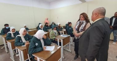 وكيل تعليم الأقصر يتابع امتحانات نصف العام بمدارس الطود والزينية.. صور