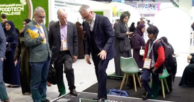 توليد الطاقة المتجددة من خطوات المشاة وخفض البصمة الكربونية لطاقة المباني الكبيرة