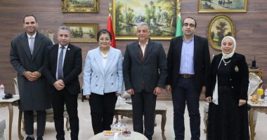 محافظ الإسماعيلية يستقبل نائب وزير الصحة لشئون السكان