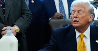 ترامب يوقع قانون عودة الحليب كامل الدسم إلى المدارس الأمريكية