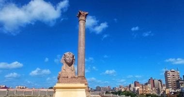 حكاية أشهر أثر رومانى بالإسكندرية.. عامود الصوارى شيده السكندريون تخليدا للإمبراطور دقلديانوس.. أعلى نصب تذكارى فى العالم منذ 27م.. أسماه العرب نسبة لصارى المراكب.. وخبير: مصنوع من الجرانيت الأغلى بالعالم.. صور