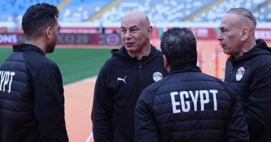 منتخب مصر يتفقد أرضية ملعب مباراة نيجيريا.. صور