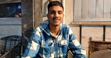 أول ظهور لمشجع الزمالك الذى تحدى البرد وحيدا فى مباراة المصرى.. بث مباشر