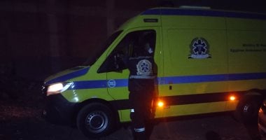 سيارات الإسعاف تنقل الجثامين