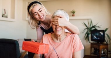 6 هدايا مميزة يمكن تقديمها لحماتك.. حتى لو مش سهل إرضائها