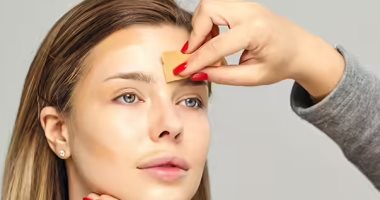 خطوات بسيطة لوضع مكياج إطلالة مميزة لصاحبات البشرة الجافة