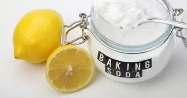 3 وصفات طبيعية لتبييض الأظافر فى المنزل