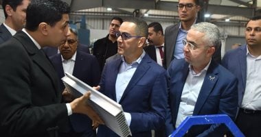 وزير الاستثمار يتفقد عددا من المصانع العاملة بالمنطقة الاستثمارية بميت غمر 