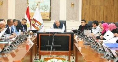 محافظ الوادى الجديد يناقش خطة عمل مجلس إدارة هيئة تنشيط السياحة بالمحافظة