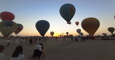 سماء الأقصر مسرح للبهجة العالمية.. البالون الطائر يخطف أنظار السياح