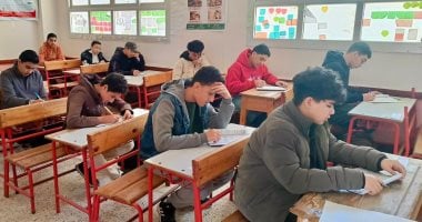 طلاب الشهادة الإعدادية 