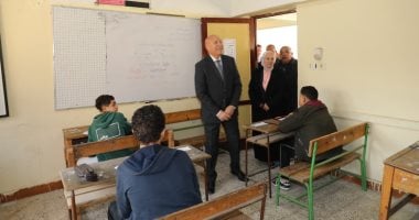 ​محافظ القاهرة يتفقد سير امتحانات الشهادة الإعدادية بروض الفرج.. صور