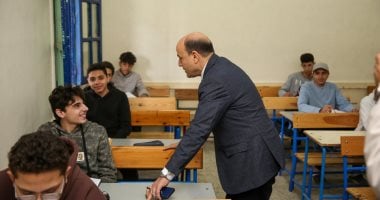 محافظ كفر الشيخ يتابع سير امتحانات الإعدادية ويوجه بتوفير سبل الراحة للطلاب