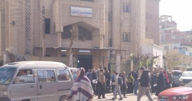 صلاة الجنازة على جثامين الأشقاء الـ5 ضحايا تسرب الغاز فى بنها