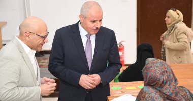 51 طالبا وافدا يؤدون امتحان موديول الغدد الصماء بكلية الطب جامعة قناة السويس 