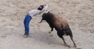 مغامرات مصارعة الثيران.. فعاليات كرنفال سان فيرمين في مدريد