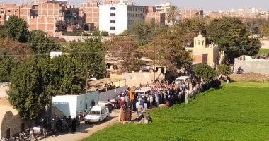 انهيار الأم أمام الجثامين.. مشاهد من جنازة 5 أشقاء ضحية تسريب الغاز فى بنها