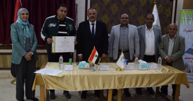 رئيس مياه القناة وسكرتير عام الإسماعيلية يشهدان تسليم شهادات مأمونية المياه