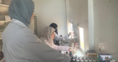 الكشف على 685 مواطنًا خلال قافلة طبية مجانية بالبحيرة