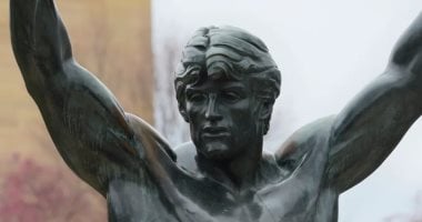 نقل تمثال روكى المحبوب إلى أعلى درجات متحف فيلادلفيا للفنون.. اعرف الحكاية
