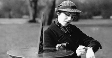 لماذا تدور عقارب الساعة لليمين وليس اليسار؟