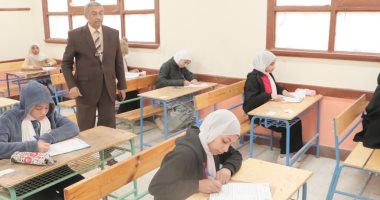 وكيل تعليم الوادى الجديد يتفقد لجان امتحانات للشهادة الإعدادية ويؤكد: لا شكاوى