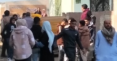 اللغة العربية ترسم الفرحة على وجوه طلاب الشهادة الإعدادية في الشرقية.. فيديو