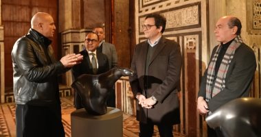 وزير الثقافة يفتتح معرض «مسار» للفنان خالد زكي بقبة السلطان الغوري