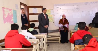 محافظ دمياط يتفقد لجان الشهادة الإعدادية للاطمئنان على انتظام سير الامتحانات