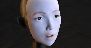 روبوت يتعلم تحريك شفتيه ومراقبة الوجوه لمحاكاة الكلام البشرى