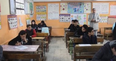 وكيل تعليم الجيزة يتابع سير امتحانات الإعدادية ويؤكد على الالتزام بالضوابط