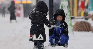 التساقط الطبيعى للثلوج يداعب مدينة الجليد العالمية فى الصين