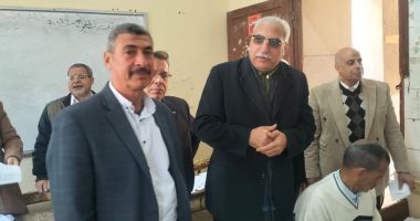 مدير تعليم القليوبية يتابع أعمال تصحيح امتحانات الشهادة الإعدادية 
