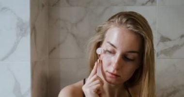 روتين العناية بالبشرة المجهدة من السهر والتخلص من علامات الشيخوخة