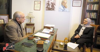 المخرج الكبير على بدرخان يفتح خزائن أسراره: حكايتى مع السندريلا بدأت بتعليمها السباحة ووقفت جنبى بعد الطلاق.. كواليس مشهد الاعتداء على سعاد حسنى فى الكرنك.. ورد فعل عنيف لأحمد زكى بعد استبعاده من البطولة..فيديو