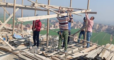 إزالة فورية لـ4 حالات تعدٍ بالبناء المخالف بقرية نيدة فى سوهاج.. صور