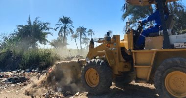 محافظ قنا يوجه بإزالة مخلفات العديسية استجابة لشكاوى المواطنين