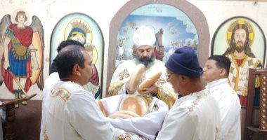 كنائس إيبارشية إسنا وأرمنت تؤدى صلوات لقان وقداس عيد الغطاس.. صور