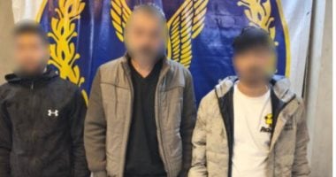 خلافات مالية تتحول لجريمة.. الأمن يضبط شخصين لإكراه موظف على مستندات مزورة