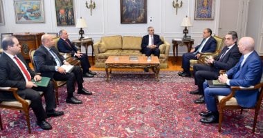 وزير الخارجية يستقبل رئيس اللجنة الوطنية لإدارة غزة ويؤكد دعم مصر الكامل للجنة