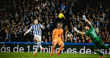 ريال سوسيداد يُسقط برشلونة 2-1 ويشعل قمة ترتيب الدوري الإسباني.. فيديو