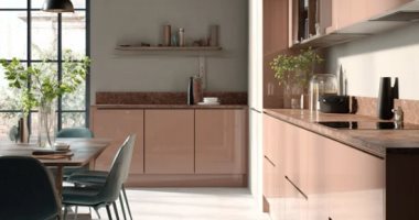 المطابخ الألوميتال رجعت موضة فى 2026.. 4 ألوان تريندى ممكن تنفذيها