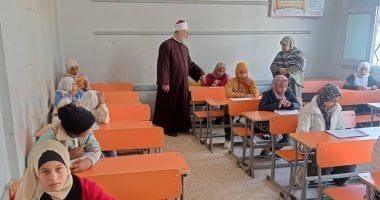 رئيس منطقة سوهاج الأزهرية يتابع سير امتحانات الشهادتين الابتدائية والإعدادية