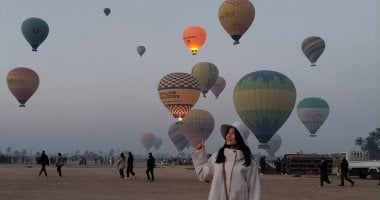 أرض البالون الطائر.. السياح يستمتعون برحلات المغامرة بالبر الغربى في الأقصر