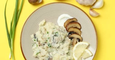 طريقة عمل الأرز بالكريمة والمشروم وصوص الليمون.. مش عارفة تطبخى إيه النهاردة 