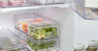 7 أخطاء فى تخزين الطعام تسبب روائح كريهة فى الثلاجة.. اعرفيها وتجنبيها