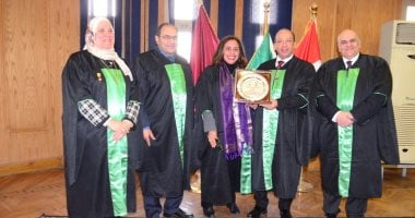 لحظة وفاء.. مجلس كلية طب قصر العينى يكرّم قيادات أقسامه السابقة