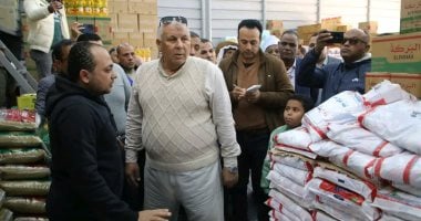 محافظ الوادى الجديد يشيد بمبادرة توفير السلع بتخفيضات 20% فى مدينة موط