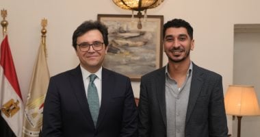 وزير الثقافة يلتقى المخرج كريم الشناوى لبحث التعاون ودعم التجارب السينمائية الشابة